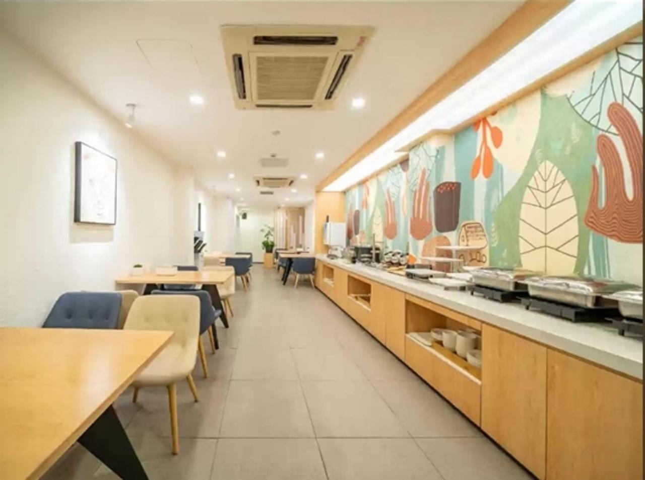 Hanting Zhoupu Metro Subway Hotel