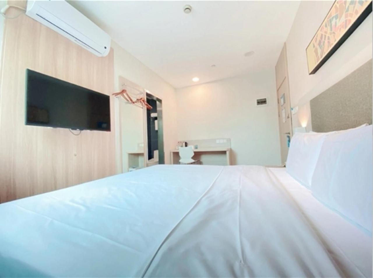 Hotel Hanting Zhoupu Metro Subway 2*